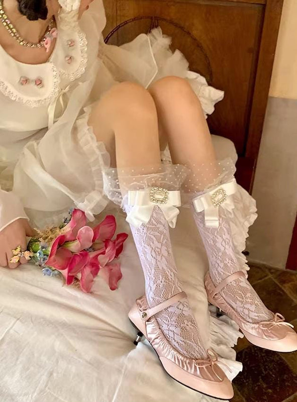 Niche Japanese-style schoolgirl knee-high socks for women, featuring lace trim, rhinestones, and stretchy mesh fabric.Pastoral gifts