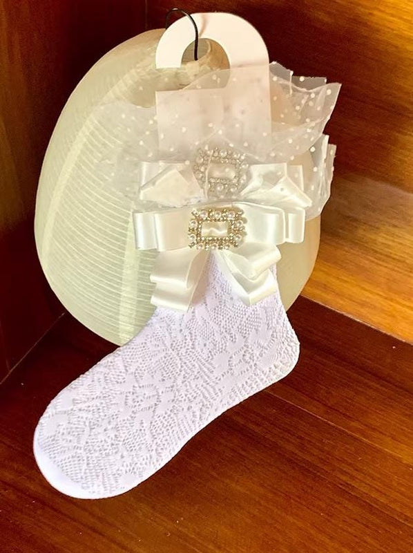 Niche Japanese-style schoolgirl knee-high socks for women, featuring lace trim, rhinestones, and stretchy mesh fabric.Pastoral gifts